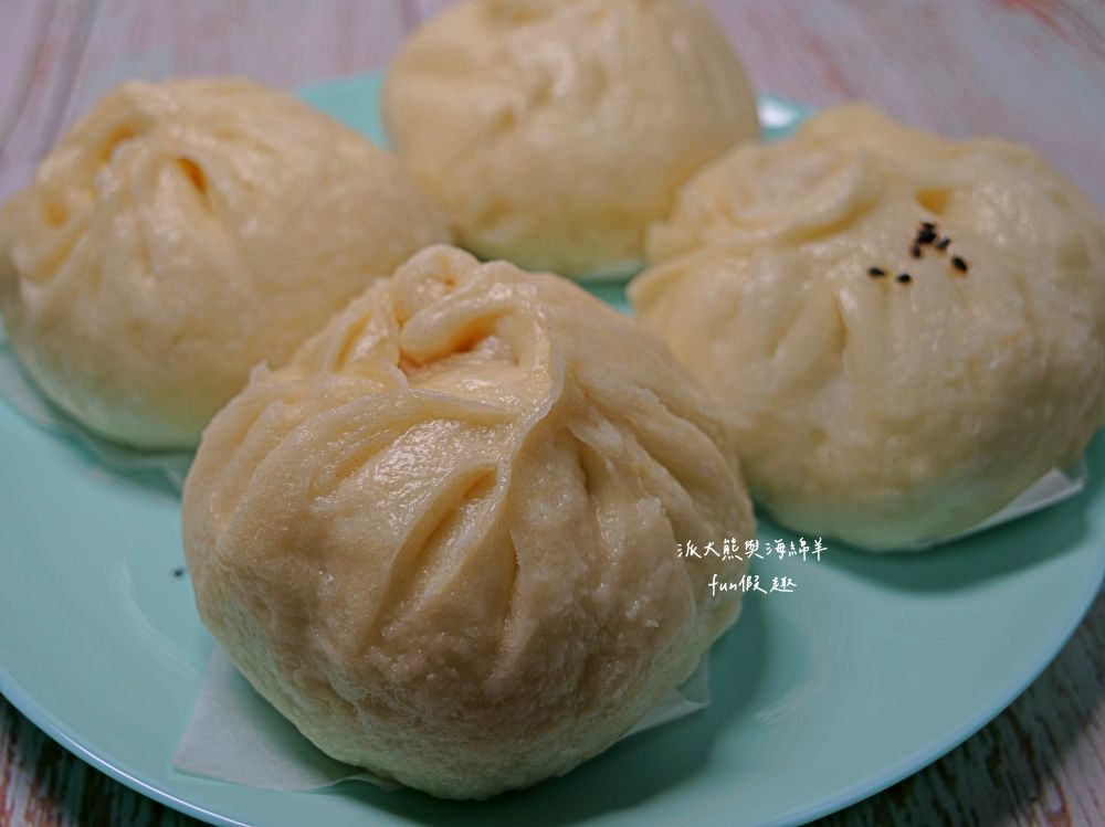 新祝福飲食店︱隱藏南投中興新村第一市場超大肉包，皮薄餡足、鹹香多汁、滿滿飽足感，鮮蝦口味還塞進一整隻新鮮蝦～包子5種口味，每顆只要銅板價就能吃到實在很佛心!!!