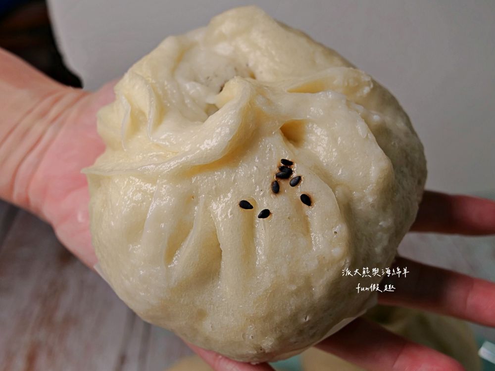 新祝福飲食店︱隱藏南投中興新村第一市場超大肉包，皮薄餡足、鹹香多汁、滿滿飽足感，鮮蝦口味還塞進一整隻新鮮蝦～包子5種口味，每顆只要銅板價就能吃到實在很佛心!!!