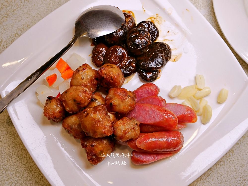 台南阿美飯店︱營業超過60年的台南老字號道地台菜餐廳，火紅到日本人都飛來朝聖～必點招牌砂鍋鴨、肉米蝦、桂花干貝魚翅等手路年菜，過年宴席聚餐就來阿美飯店感受府城獨特美食文化!!!入選2022~2024米其林必比登推介&2013獲選台灣優質餐廳評鑑～