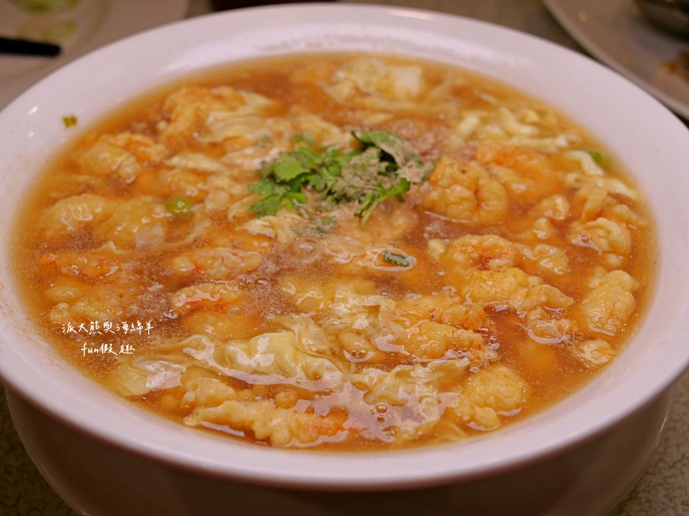 台南阿美飯店︱營業超過60年的台南老字號道地台菜餐廳，火紅到日本人都飛來朝聖～必點招牌砂鍋鴨、肉米蝦、桂花干貝魚翅等手路年菜，過年宴席聚餐就來阿美飯店感受府城獨特美食文化!!!入選2022~2024米其林必比登推介&2013獲選台灣優質餐廳評鑑～