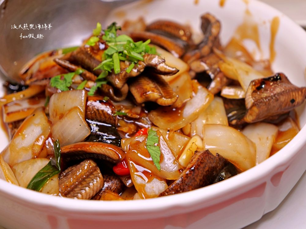 台南阿美飯店︱營業超過60年的台南老字號道地台菜餐廳，火紅到日本人都飛來朝聖～必點招牌砂鍋鴨、肉米蝦、桂花干貝魚翅等手路年菜，過年宴席聚餐就來阿美飯店感受府城獨特美食文化!!!入選2022~2024米其林必比登推介&2013獲選台灣優質餐廳評鑑～