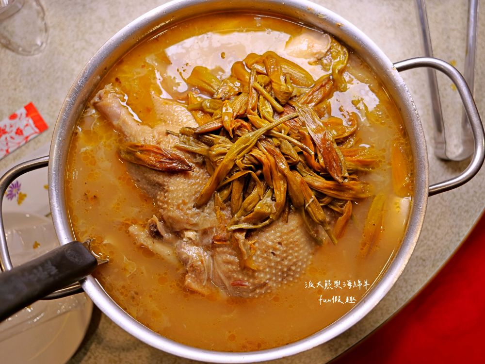 台南阿美飯店︱營業超過60年的台南老字號道地台菜餐廳，火紅到日本人都飛來朝聖～必點招牌砂鍋鴨、肉米蝦、桂花干貝魚翅等手路年菜，過年宴席聚餐就來阿美飯店感受府城獨特美食文化!!!入選2022~2024米其林必比登推介&2013獲選台灣優質餐廳評鑑～