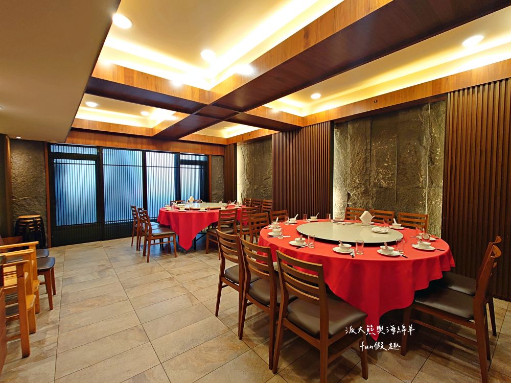 台南阿美飯店︱營業超過60年的台南老字號道地台菜餐廳，火紅到日本人都飛來朝聖～必點招牌砂鍋鴨、肉米蝦、桂花干貝魚翅等手路年菜，過年宴席聚餐就來阿美飯店感受府城獨特美食文化!!!入選2022~2024米其林必比登推介&2013獲選台灣優質餐廳評鑑～