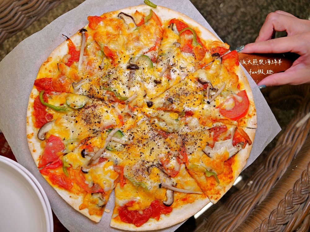 阿西教授PIZZA︱南投中興新村第一市場裡竟有正宗義式薄皮披薩,餅皮酥脆餡料足,招牌阿西披薩香濃無法擋,8種口味鹹甜都有提供!!! - 第12張圖 阿西教授PIZZA︱南投中興新村第一市場裡竟有正宗義式薄皮披薩,餅皮酥脆餡料足,招牌阿西披薩香濃無法擋,8種口味鹹甜都有提供!!!