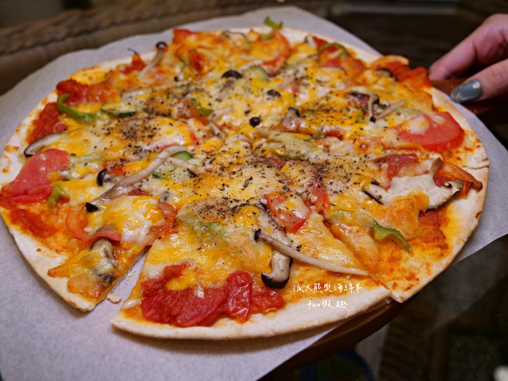 阿西教授PIZZA︱南投中興新村第一市場裡竟有正宗義式薄皮披薩,餅皮酥脆餡料足,招牌阿西披薩香濃無法擋,8種口味鹹甜都有提供!!! - 第13張圖 阿西教授PIZZA︱南投中興新村第一市場裡竟有正宗義式薄皮披薩,餅皮酥脆餡料足,招牌阿西披薩香濃無法擋,8種口味鹹甜都有提供!!!
