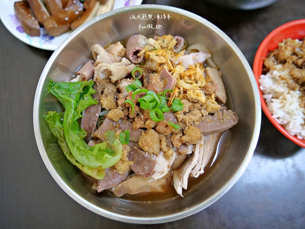 鳳魯肉飯南投意麵｜將傳統南投意麵注入越南飲食文化，必點招牌綜合意麵滿滿配料，搭配濃郁清甜大骨湯，銅板價格也可以肉肉自由!!!108年開始營業～
