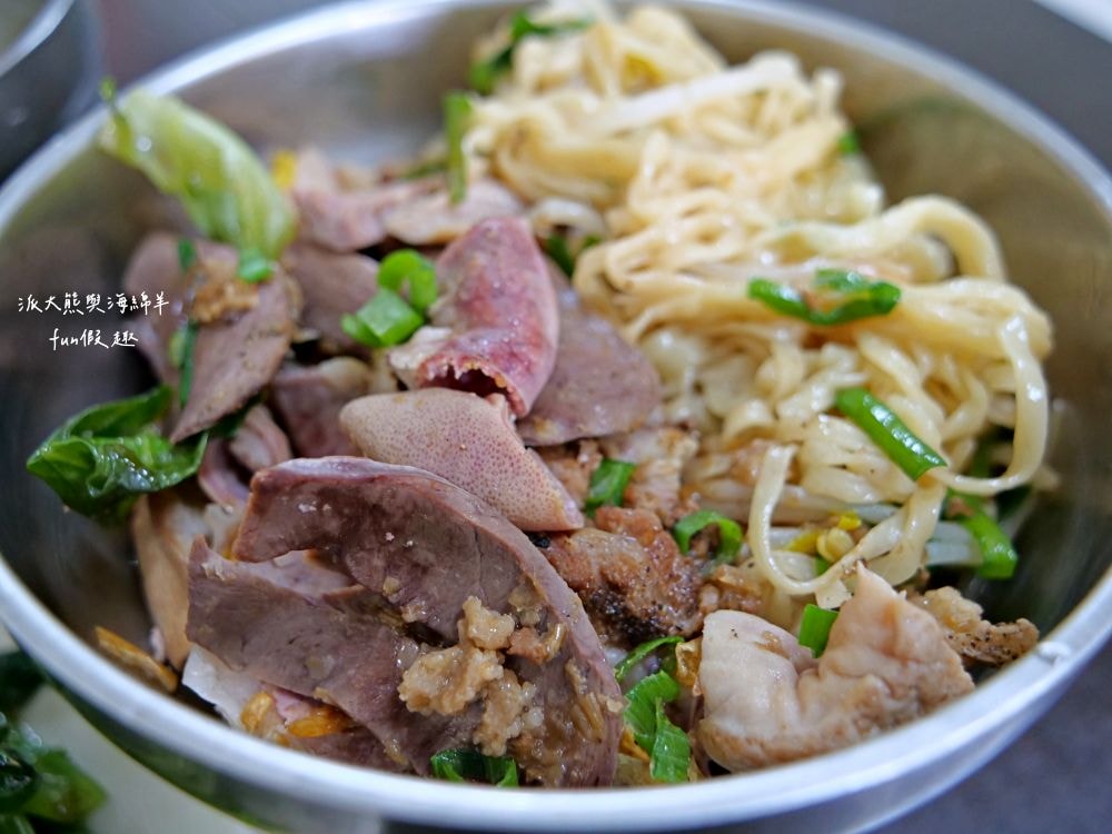 鳳魯肉飯南投意麵｜將傳統南投意麵注入越南飲食文化，必點招牌綜合意麵滿滿配料，搭配濃郁清甜大骨湯，銅板價格也可以肉肉自由!!!108年開始營業～