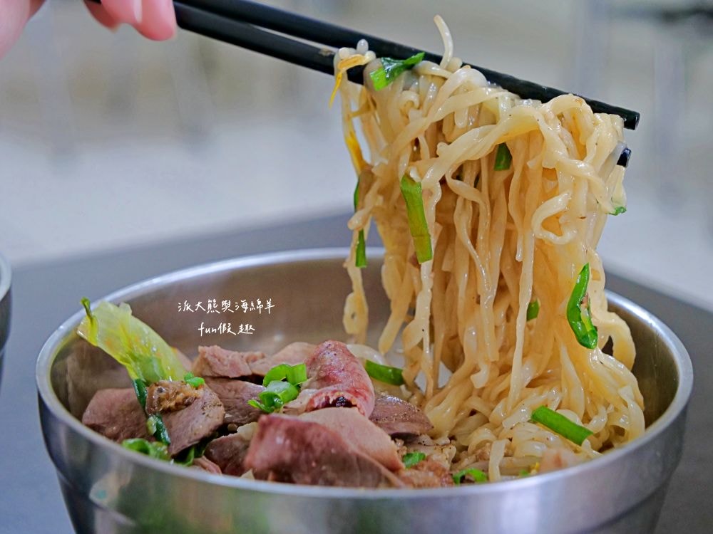鳳魯肉飯南投意麵｜將傳統南投意麵注入越南飲食文化，必點招牌綜合意麵滿滿配料，搭配濃郁清甜大骨湯，銅板價格也可以肉肉自由!!!108年開始營業～