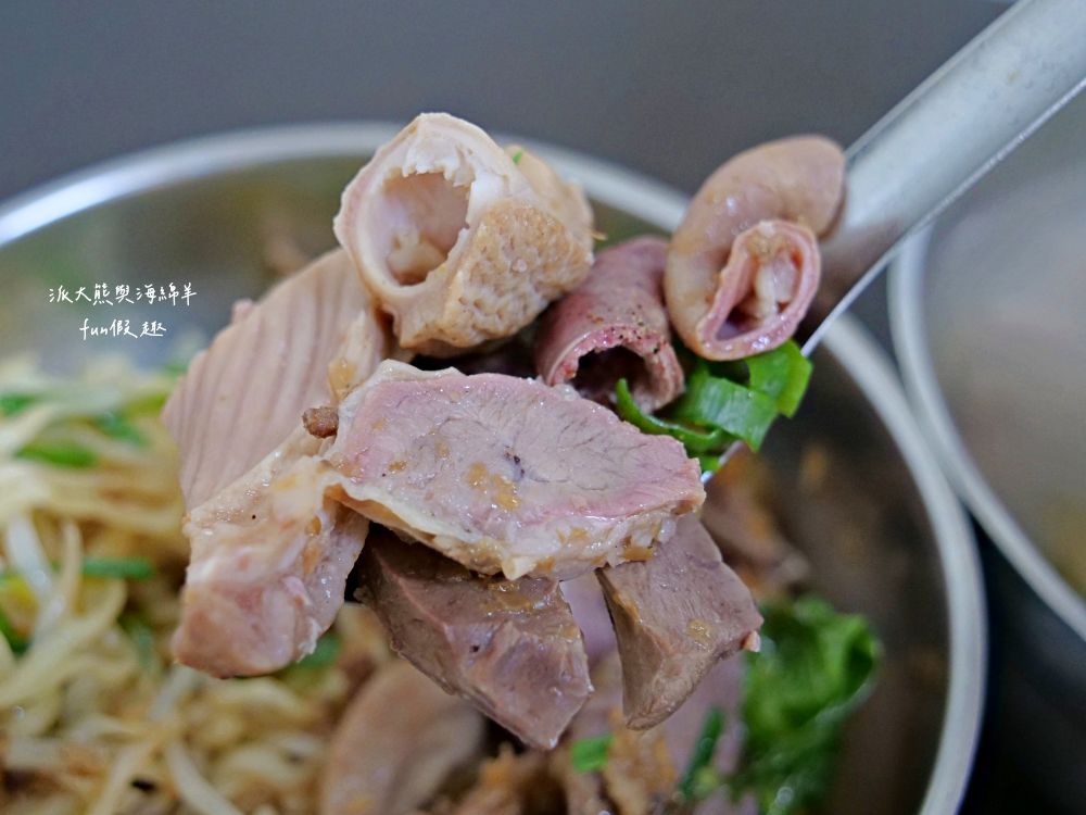 鳳魯肉飯南投意麵｜將傳統南投意麵注入越南飲食文化，必點招牌綜合意麵滿滿配料，搭配濃郁清甜大骨湯，銅板價格也可以肉肉自由!!!108年開始營業～