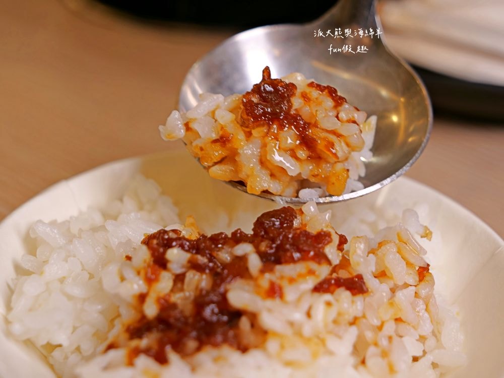 大呼過癮臭臭鍋南投草屯店︱草屯在地小火鍋換手經營再出發!!加盟知名連鎖品牌，17種鍋物任你選～提供麵食、飲品、咖啡、冰淇淋等，還有香濃土雞油拌飯與米克Q飲品，通通都是無限享用!@合作體驗