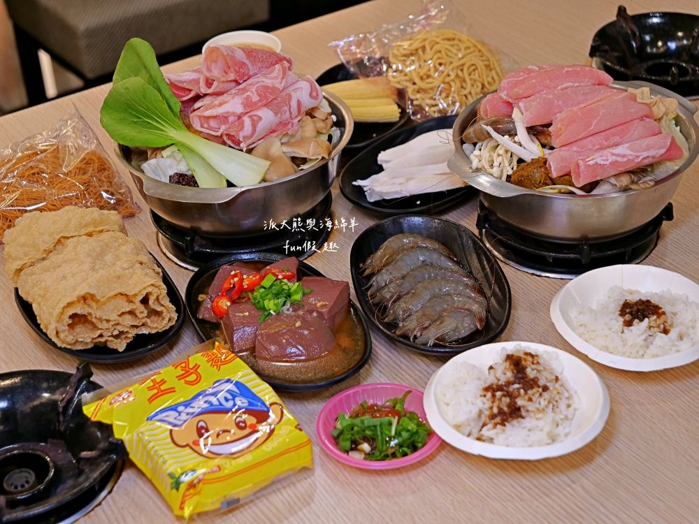 大呼過癮臭臭鍋南投草屯店︱草屯在地小火鍋換手經營再出發!!加盟知名連鎖品牌，17種鍋物任你選～提供麵食、飲品、咖啡、冰淇淋等，還有香濃土雞油拌飯與米克Q飲品，通通都是無限享用!@合作體驗