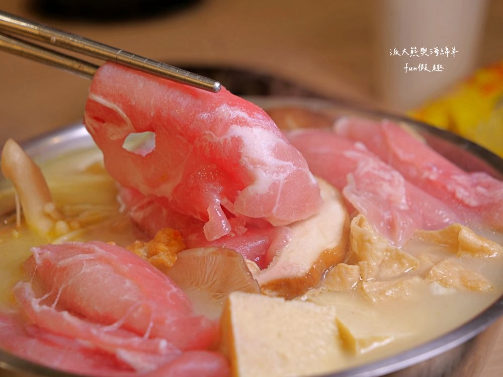 大呼過癮臭臭鍋南投草屯店︱草屯在地小火鍋換手經營再出發!!加盟知名連鎖品牌，17種鍋物任你選～提供麵食、飲品、咖啡、冰淇淋等，還有香濃土雞油拌飯與米克Q飲品，通通都是無限享用!@合作體驗