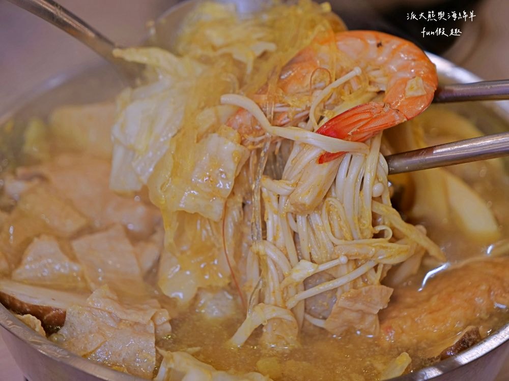 大呼過癮臭臭鍋南投草屯店︱草屯在地小火鍋換手經營再出發!!加盟知名連鎖品牌，17種鍋物任你選～提供麵食、飲品、咖啡、冰淇淋等，還有香濃土雞油拌飯與米克Q飲品，通通都是無限享用!@合作體驗