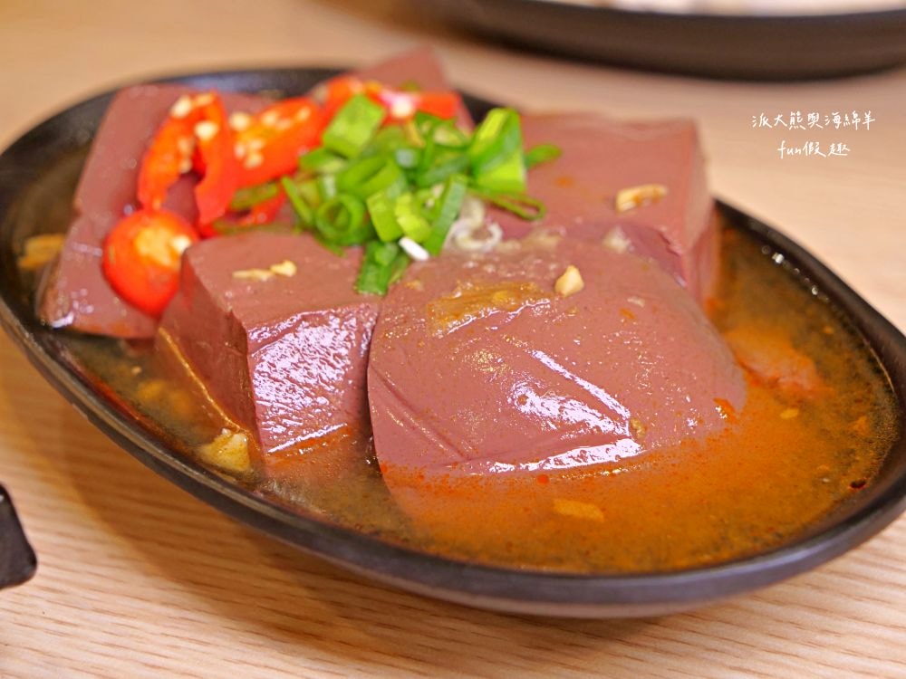 大呼過癮臭臭鍋南投草屯店︱草屯在地小火鍋換手經營再出發!!加盟知名連鎖品牌，17種鍋物任你選～提供麵食、飲品、咖啡、冰淇淋等，還有香濃土雞油拌飯與米克Q飲品，通通都是無限享用!@合作體驗