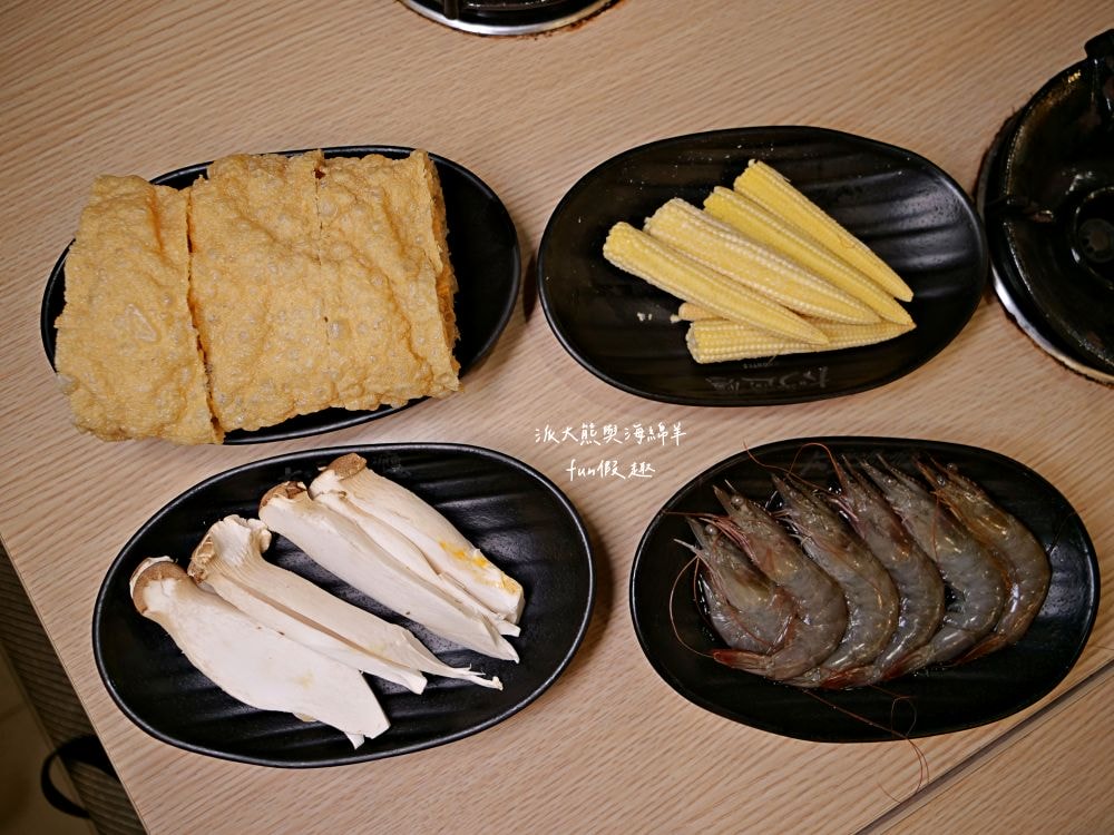 大呼過癮臭臭鍋南投草屯店︱草屯在地小火鍋換手經營再出發!!加盟知名連鎖品牌，17種鍋物任你選～提供麵食、飲品、咖啡、冰淇淋等，還有香濃土雞油拌飯與米克Q飲品，通通都是無限享用!@合作體驗