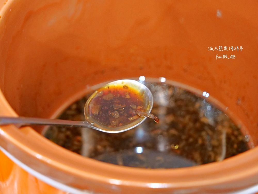 大呼過癮臭臭鍋南投草屯店︱草屯在地小火鍋換手經營再出發!!加盟知名連鎖品牌，17種鍋物任你選～提供麵食、飲品、咖啡、冰淇淋等，還有香濃土雞油拌飯與米克Q飲品，通通都是無限享用!@合作體驗