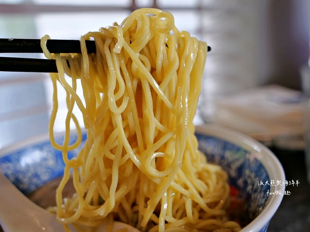 定置漁場三代目 The Fishery 花蓮總店｜隱藏花蓮鄉間熱門拉麵店，大量新鮮魚骨耗時熬煮而成的招牌湯頭，每口都能感受滿滿膠原蛋白，融合台味創新精神的日式拉麵，特別推薦海鮮剝皮辣椒麵與漁夫蠔麵，加麵續湯都免費唷!!!曾獲第二屆【500盤】～開設3間分店