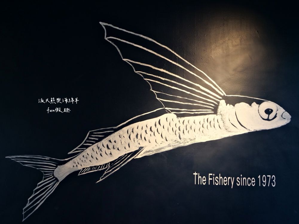 定置漁場三代目 The Fishery 花蓮總店｜隱藏花蓮鄉間熱門拉麵店，大量新鮮魚骨耗時熬煮而成的招牌湯頭，每口都能感受滿滿膠原蛋白，融合台味創新精神的日式拉麵，特別推薦海鮮剝皮辣椒麵與漁夫蠔麵，加麵續湯都免費唷!!!曾獲第二屆【500盤】～開設3間分店