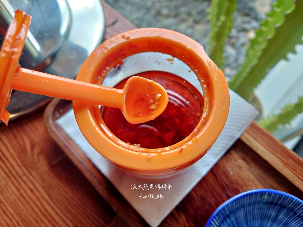 定置漁場三代目 The Fishery 花蓮總店｜隱藏花蓮鄉間熱門拉麵店，大量新鮮魚骨耗時熬煮而成的招牌湯頭，每口都能感受滿滿膠原蛋白，融合台味創新精神的日式拉麵，特別推薦海鮮剝皮辣椒麵與漁夫蠔麵，加麵續湯都免費唷!!!曾獲第二屆【500盤】～開設3間分店