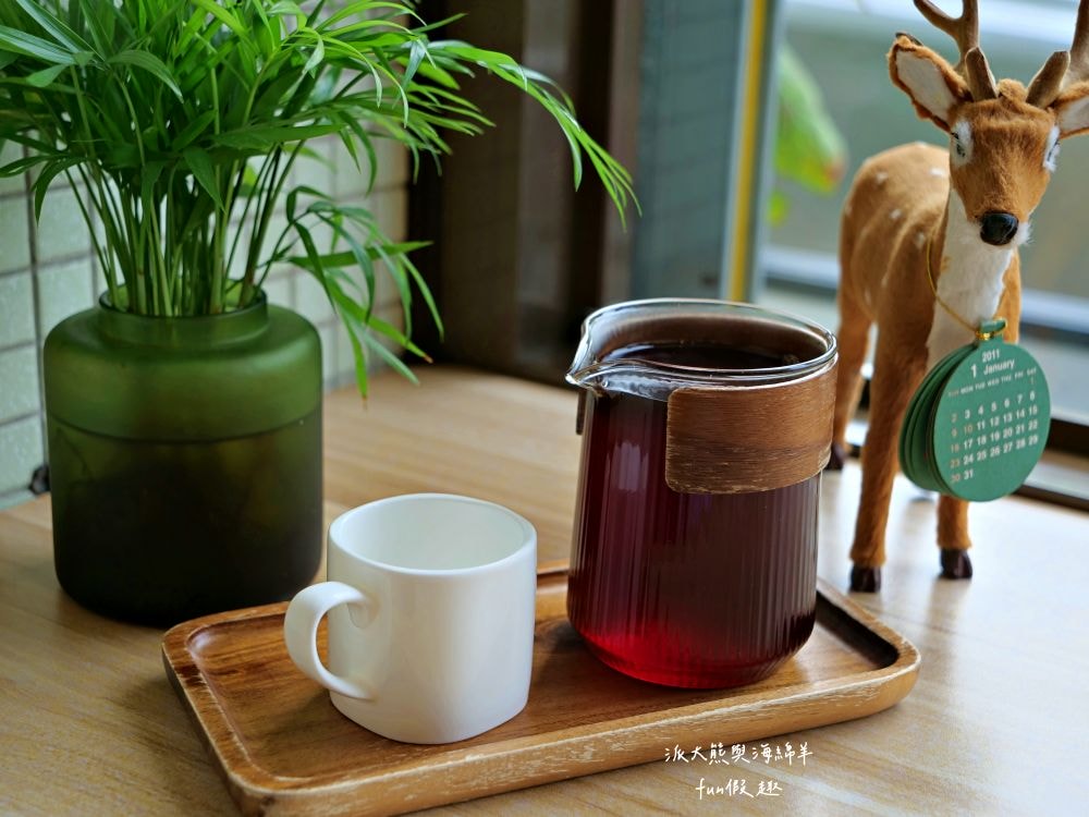 山角咖啡 Swa-Ka Coffee︱文青風自家烘焙咖啡廳，環境簡約舒適，提供免費Wi-Fi不限時，手沖咖啡味道香醇超放鬆，還有各種高質感甜點與肉桂捲，優惠集點活動更超值～將近5顆星好評!!!