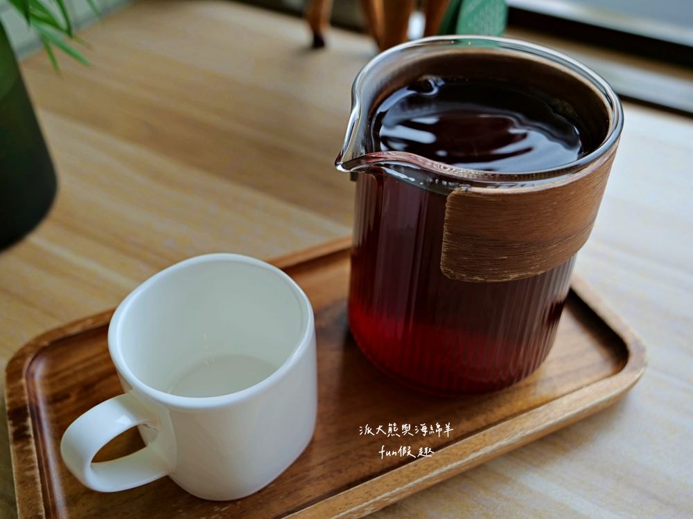 山角咖啡 Swa-Ka Coffee︱文青風自家烘焙咖啡廳，環境簡約舒適，提供免費Wi-Fi不限時，手沖咖啡味道香醇超放鬆，還有各種高質感甜點與肉桂捲，優惠集點活動更超值～將近5顆星好評!!!