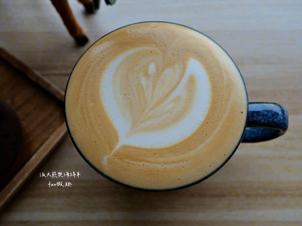 山角咖啡 Swa-Ka Coffee︱文青風自家烘焙咖啡廳，環境簡約舒適，提供免費Wi-Fi不限時，手沖咖啡味道香醇超放鬆，還有各種高質感甜點與肉桂捲，優惠集點活動更超值～將近5顆星好評!!!