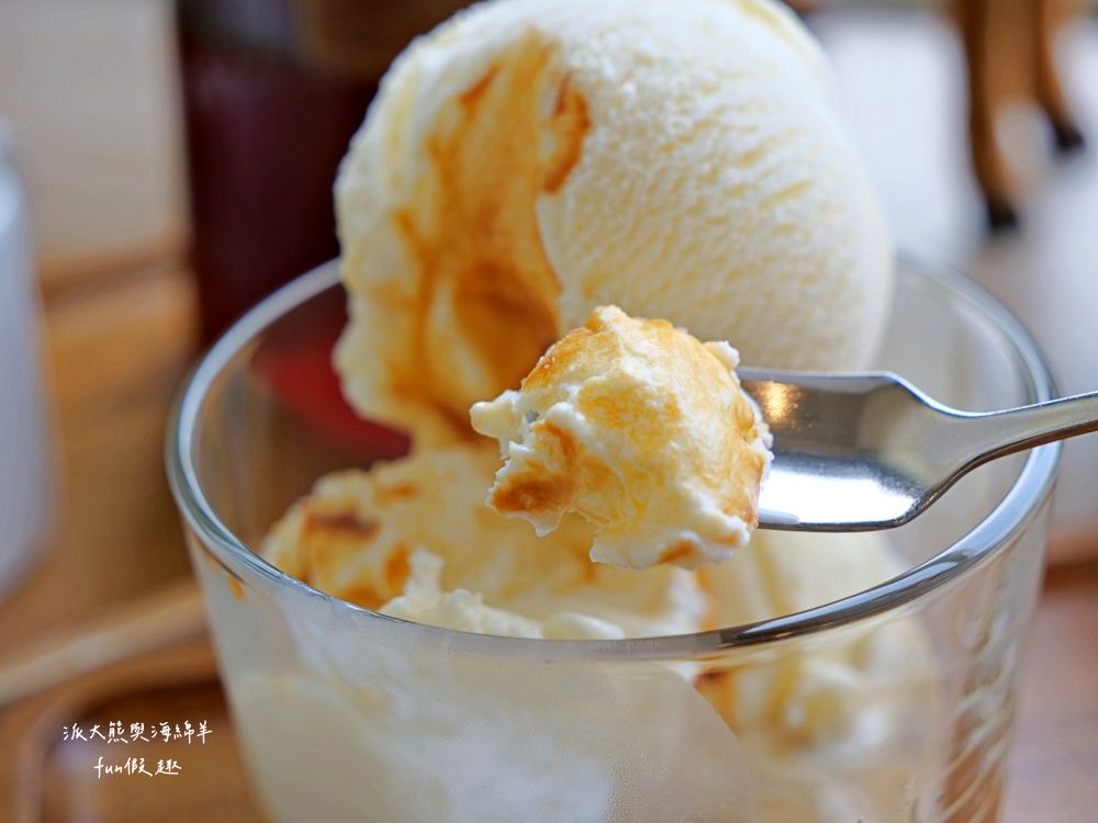 山角咖啡 Swa-Ka Coffee︱文青風自家烘焙咖啡廳，環境簡約舒適，提供免費Wi-Fi不限時，手沖咖啡味道香醇超放鬆，還有各種高質感甜點與肉桂捲，優惠集點活動更超值～將近5顆星好評!!!