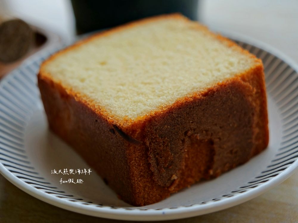 山角咖啡 Swa-Ka Coffee︱文青風自家烘焙咖啡廳，環境簡約舒適，提供免費Wi-Fi不限時，手沖咖啡味道香醇超放鬆，還有各種高質感甜點與肉桂捲，優惠集點活動更超值～將近5顆星好評!!!