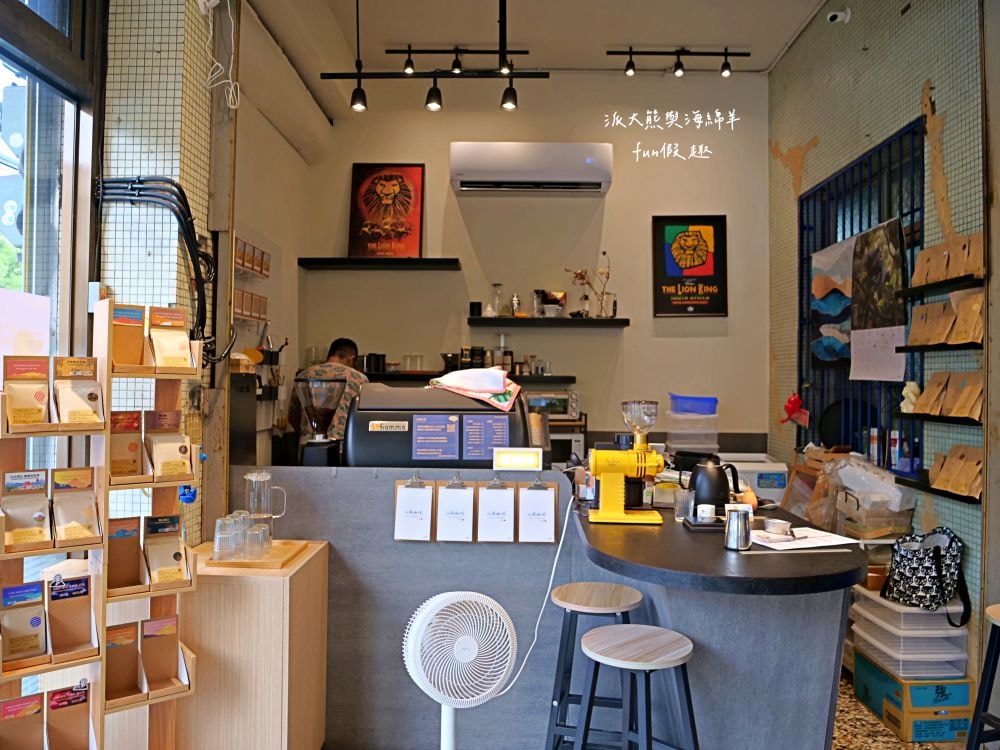 山角咖啡 Swa-Ka Coffee︱文青風自家烘焙咖啡廳，環境簡約舒適，提供免費Wi-Fi不限時，手沖咖啡味道香醇超放鬆，還有各種高質感甜點與肉桂捲，優惠集點活動更超值～將近5顆星好評!!!