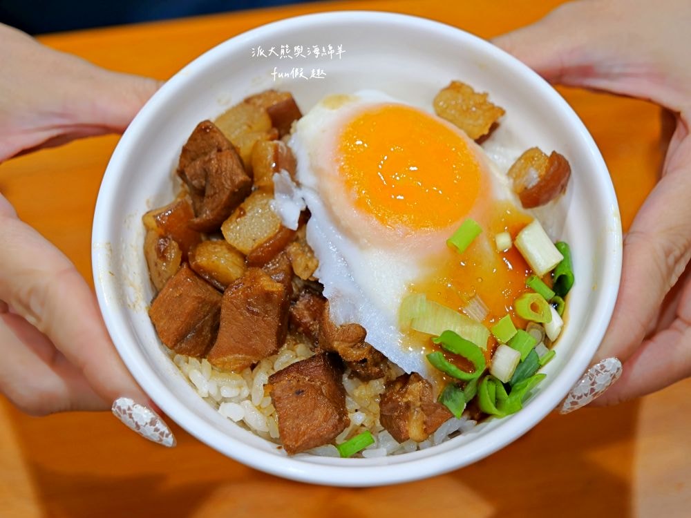 林聰明沙鍋魚頭｜飄香超過1甲子，傳承3代好味道，嘉義必吃高人氣排隊美食，濃郁湯頭與酥脆魚頭的完美組合，物美價廉高CP值，難怪連在地人也搶吃!!!