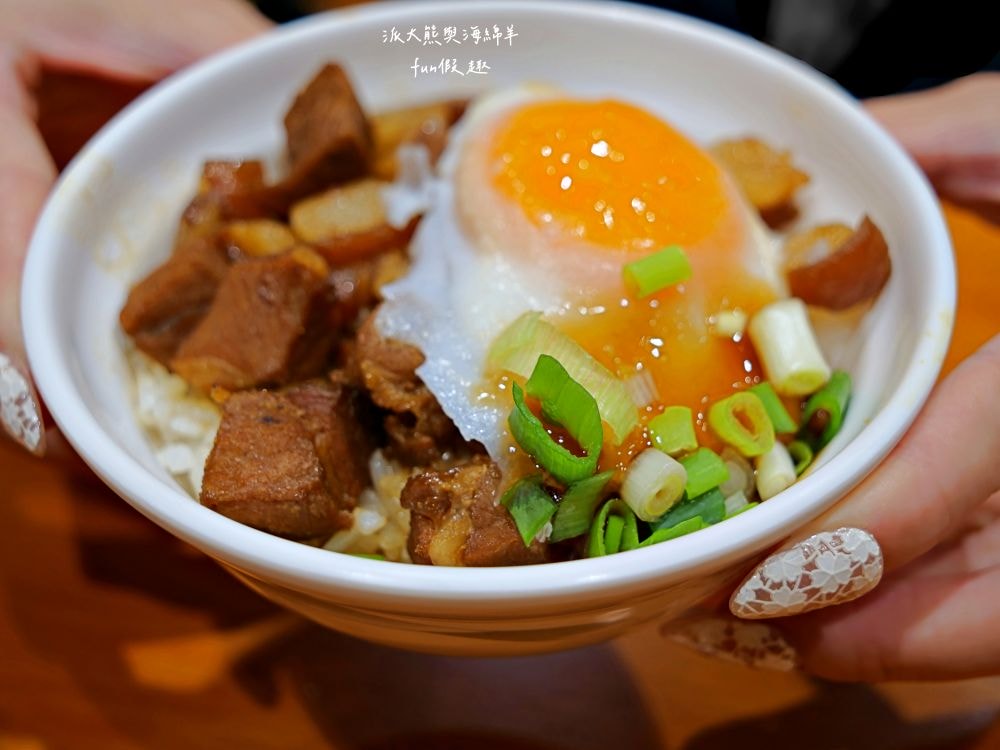 林聰明沙鍋魚頭｜飄香超過1甲子，傳承3代好味道，嘉義必吃高人氣排隊美食，濃郁湯頭與酥脆魚頭的完美組合，物美價廉高CP值，難怪連在地人也搶吃!!!