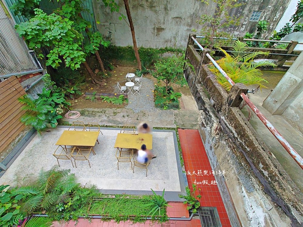 桃城豆花-光華路｜嘉義東區老宅變身成復古文青豆花店，入內彷彿穿越時空來到1960年代老醫館，店內還有提供咖啡、輕食、甜點與紅酒等品項!（台劇「阿叔」拍攝地點）