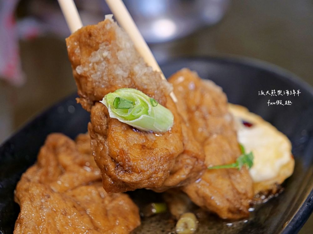 阿宏師火雞肉飯︱嘉義超人氣必吃特色美食，老饕必點限量火雞肉片飯，切片火雞肉鮮嫩厚實，油蔥醬香氣滿點，加顆半熟蛋更加分，不僅受觀光客青睞，更是在地人的日常灶咖!!上午10點半開賣～