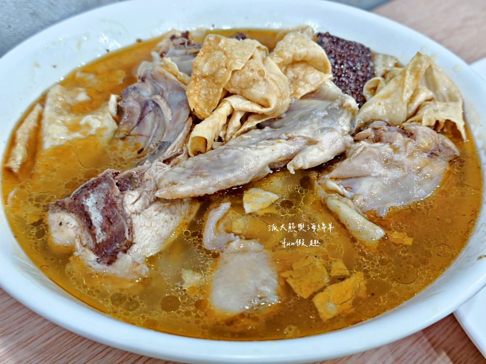 一級棒麻油雞‧加味四物雞｜南投草屯一級棒！湯頭濃郁，麻油雞香氣四溢，四物雞溫補養生！天冷就來享受暖心幸福好滋味～另有販售外帶紅燒藥膳羊肉爐與麻油雞全家餐～下午3點半開賣!