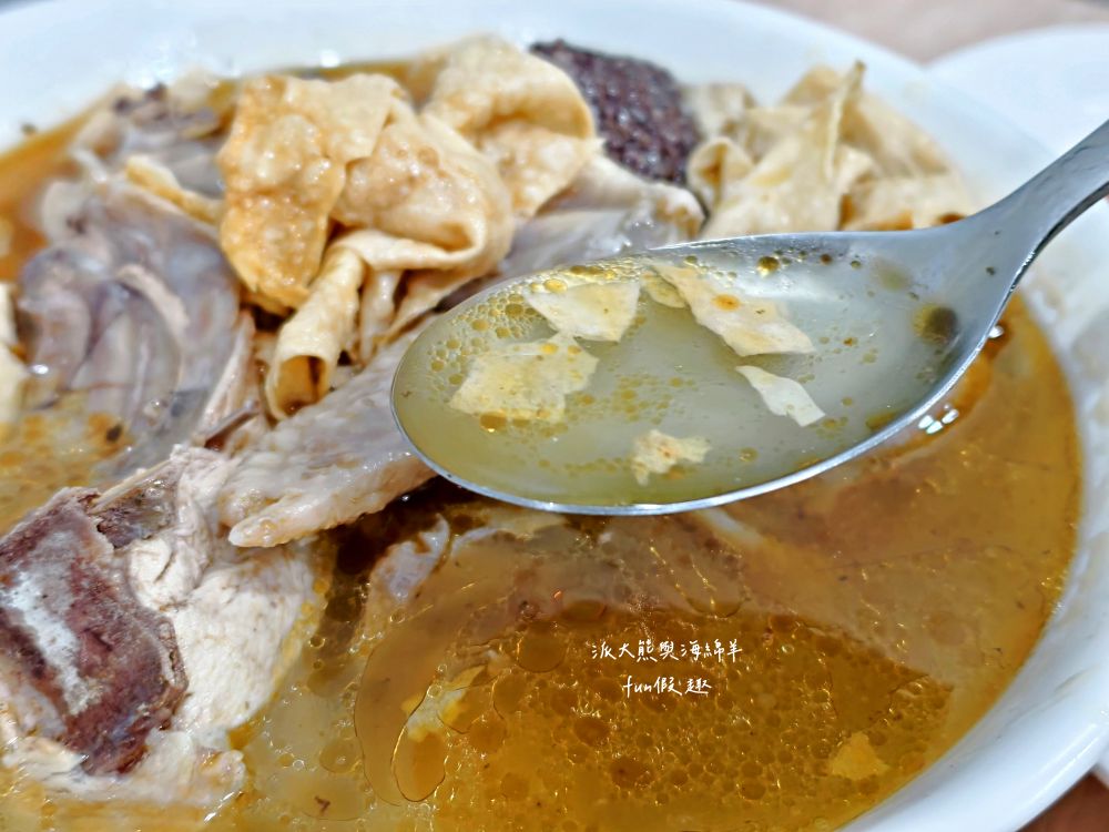 一級棒麻油雞‧加味四物雞｜南投草屯一級棒！湯頭濃郁，麻油雞香氣四溢，四物雞溫補養生！天冷就來享受暖心幸福好滋味～另有販售外帶紅燒藥膳羊肉爐與麻油雞全家餐～下午3點半開賣!