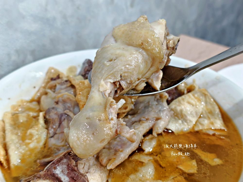 一級棒麻油雞‧加味四物雞｜南投草屯一級棒！湯頭濃郁，麻油雞香氣四溢，四物雞溫補養生！天冷就來享受暖心幸福好滋味～另有販售外帶紅燒藥膳羊肉爐與麻油雞全家餐～下午3點半開賣!