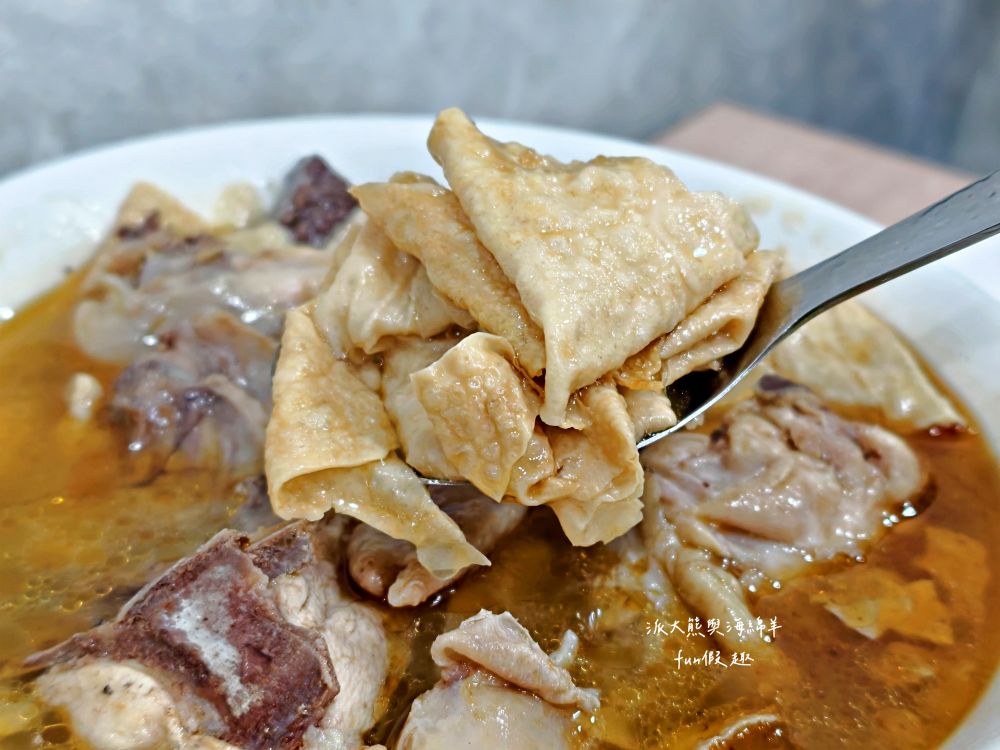 一級棒麻油雞‧加味四物雞｜南投草屯一級棒！湯頭濃郁，麻油雞香氣四溢，四物雞溫補養生！天冷就來享受暖心幸福好滋味～另有販售外帶紅燒藥膳羊肉爐與麻油雞全家餐～下午3點半開賣!