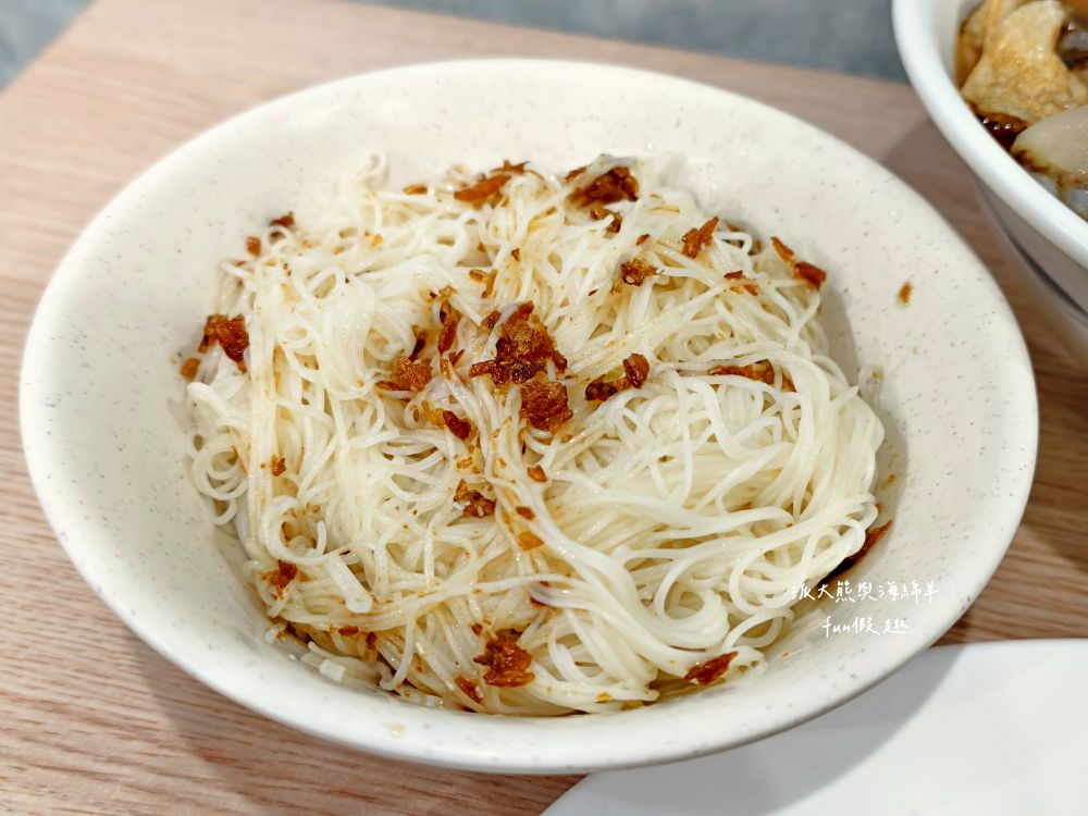 一級棒麻油雞‧加味四物雞｜南投草屯一級棒！湯頭濃郁，麻油雞香氣四溢，四物雞溫補養生！天冷就來享受暖心幸福好滋味～另有販售外帶紅燒藥膳羊肉爐與麻油雞全家餐～下午3點半開賣!