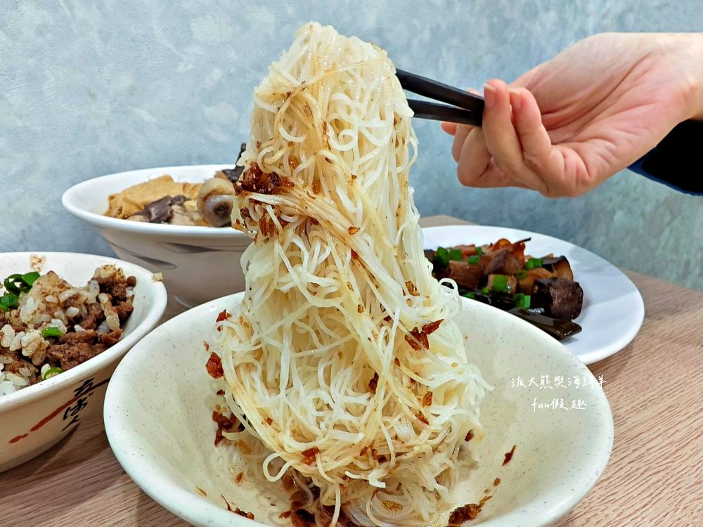 一級棒麻油雞‧加味四物雞｜南投草屯一級棒！湯頭濃郁，麻油雞香氣四溢，四物雞溫補養生！天冷就來享受暖心幸福好滋味～另有販售外帶紅燒藥膳羊肉爐與麻油雞全家餐～下午3點半開賣!