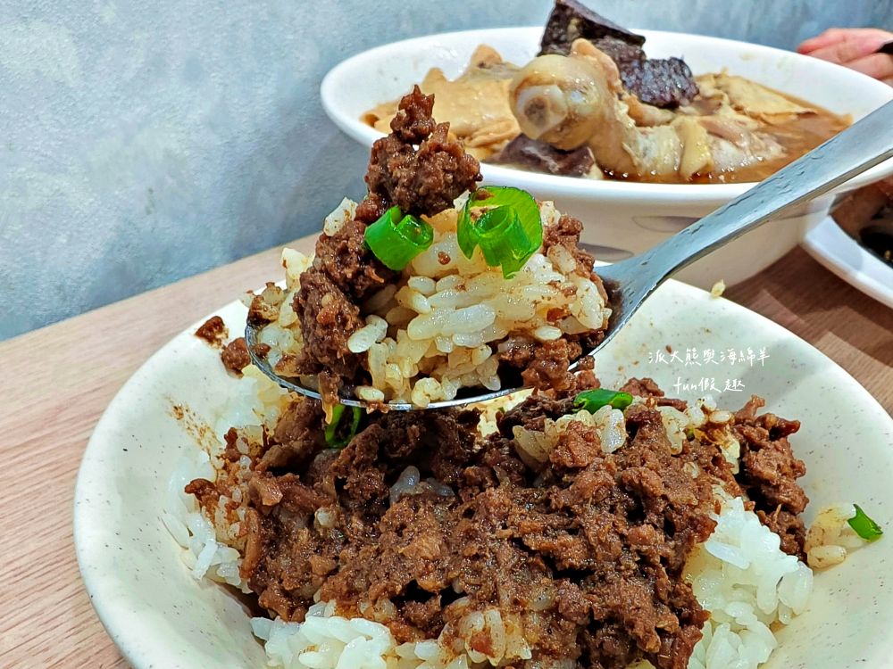 一級棒麻油雞‧加味四物雞｜南投草屯一級棒！湯頭濃郁，麻油雞香氣四溢，四物雞溫補養生！天冷就來享受暖心幸福好滋味～另有販售外帶紅燒藥膳羊肉爐與麻油雞全家餐～下午3點半開賣!