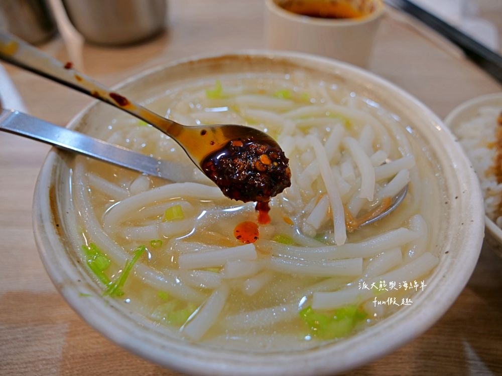 七張米粉湯|鄰近捷運新店區公所站的高人氣美食,清甜米粉湯、脆皮蚵仔煎、香濃滷肉飯與台式小菜等,餐點樣樣俱全,價格親民實惠,且營業到凌晨3點,滿足大家宵夜癮!!! - 第15張圖 七張米粉湯|鄰近捷運新店區公所站的高人氣美食,清甜米粉湯、脆皮蚵仔煎、香濃滷肉飯與台式小菜等,餐點樣樣俱全,價格親民實惠,且營業到凌晨3點,滿足大家宵夜癮!!!
