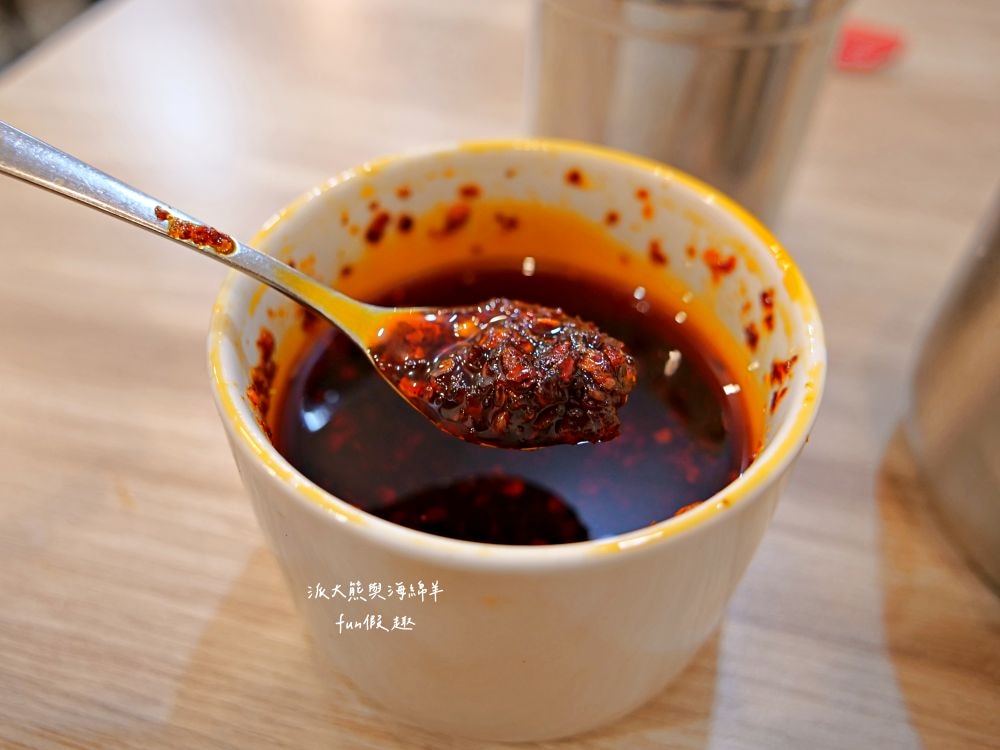 七張米粉湯|鄰近捷運新店區公所站的高人氣美食,清甜米粉湯、脆皮蚵仔煎、香濃滷肉飯與台式小菜等,餐點樣樣俱全,價格親民實惠,且營業到凌晨3點,滿足大家宵夜癮!!! - 第8張圖 七張米粉湯|鄰近捷運新店區公所站的高人氣美食,清甜米粉湯、脆皮蚵仔煎、香濃滷肉飯與台式小菜等,餐點樣樣俱全,價格親民實惠,且營業到凌晨3點,滿足大家宵夜癮!!!