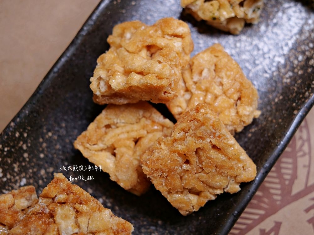 潘師傅糕餅鋪︱花蓮市沙琪瑪專賣店8種口味，以單純成分、多元口味、加上獨家作法，讓沙琪瑪口感卡茲爽脆不黏牙，送禮自用兩相宜，是採買伴手禮推薦～另類優質好物!!!