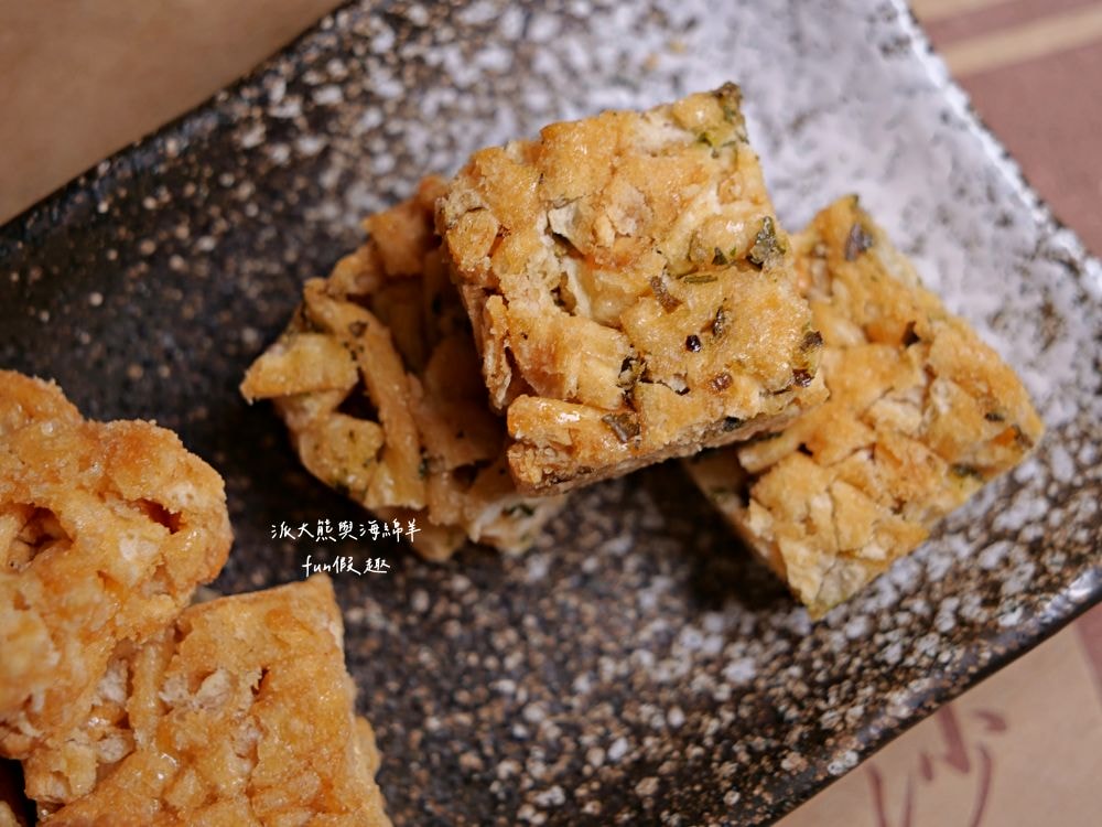 潘師傅糕餅鋪︱花蓮市沙琪瑪專賣店8種口味，以單純成分、多元口味、加上獨家作法，讓沙琪瑪口感卡茲爽脆不黏牙，送禮自用兩相宜，是採買伴手禮推薦～另類優質好物!!!