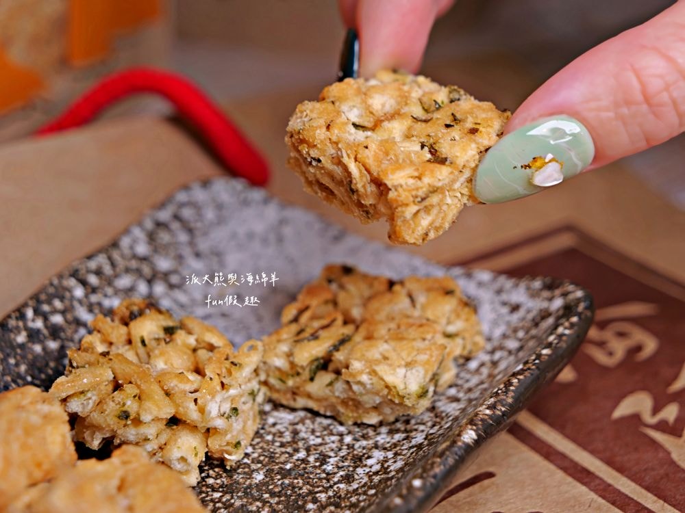 潘師傅糕餅鋪︱花蓮市沙琪瑪專賣店8種口味，以單純成分、多元口味、加上獨家作法，讓沙琪瑪口感卡茲爽脆不黏牙，送禮自用兩相宜，是採買伴手禮推薦～另類優質好物!!!