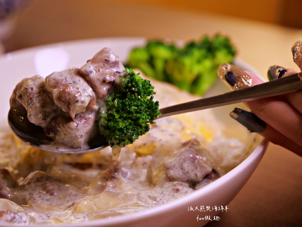 軟蛋醬南投草屯店|隱藏中山街的蛋包飯專門製作所,滑嫩蛋皮完美包覆濃郁醬汁,搭配鮮嫩舒肥肉品,8種異國風味任君挑選,還能客製化專屬蛋包飯!!!@合作體驗 - 第25張圖 軟蛋醬南投草屯店|隱藏中山街的蛋包飯專門製作所,滑嫩蛋皮完美包覆濃郁醬汁,搭配鮮嫩舒肥肉品,8種異國風味任君挑選,還能客製化專屬蛋包飯!!!@合作體驗