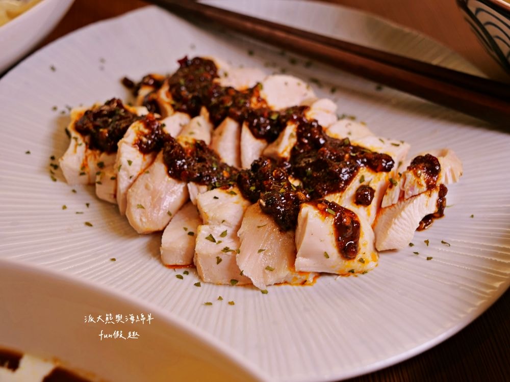 軟蛋醬南投草屯店｜隱藏中山街的蛋包飯專門製作所，滑嫩蛋皮完美包覆濃郁醬汁，搭配鮮嫩舒肥肉品，8種異國風味任君挑選，還能客製化專屬蛋包飯!!!@合作體驗