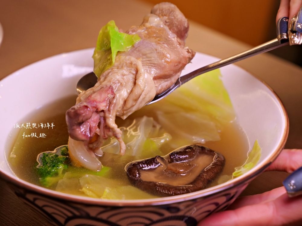 軟蛋醬南投草屯店｜隱藏中山街的蛋包飯專門製作所，滑嫩蛋皮完美包覆濃郁醬汁，搭配鮮嫩舒肥肉品，8種異國風味任君挑選，還能客製化專屬蛋包飯!!!@合作體驗