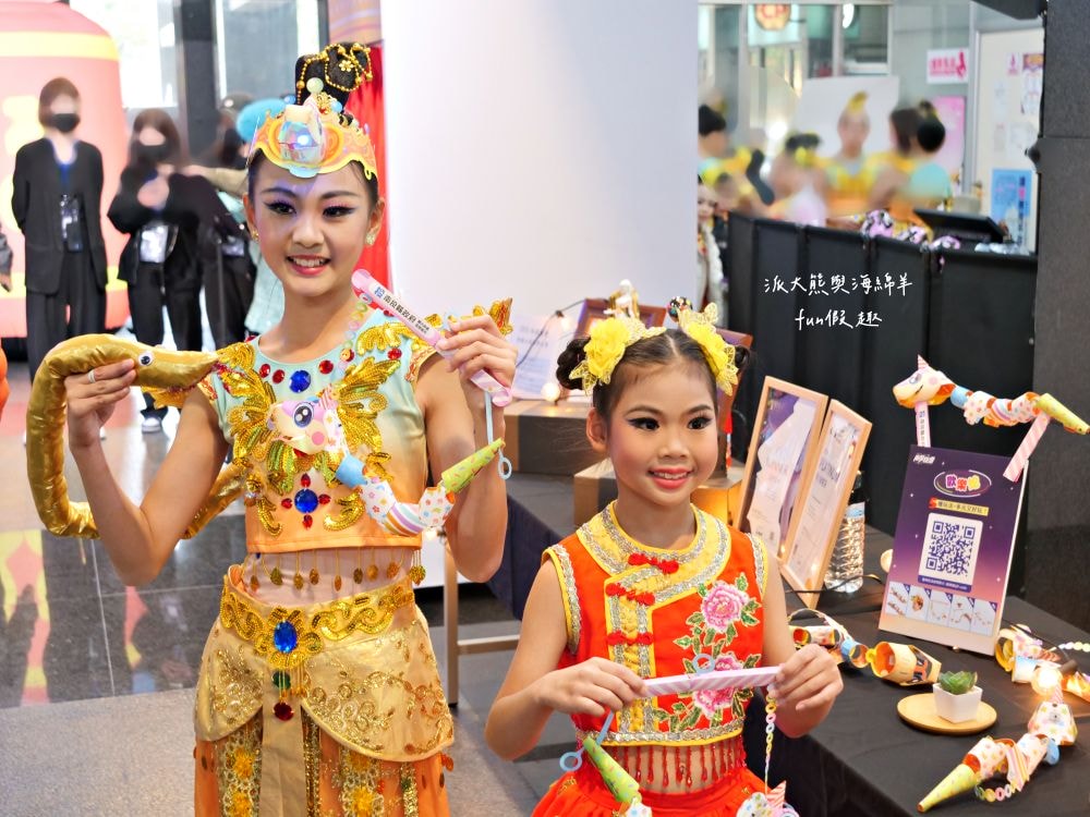 2025南投燈會 拾光豐稔︱貓貓蟲咖波X南投燈會十周年！炫彩煙火無人機x光之水舞x重磅新春特演୨୧周湯豪‧許富凱‧Ozone↪完整攻略懶人包：展區、十大亮點、節目表&交通方式✦咖波閃耀快閃店燈會限定款商品