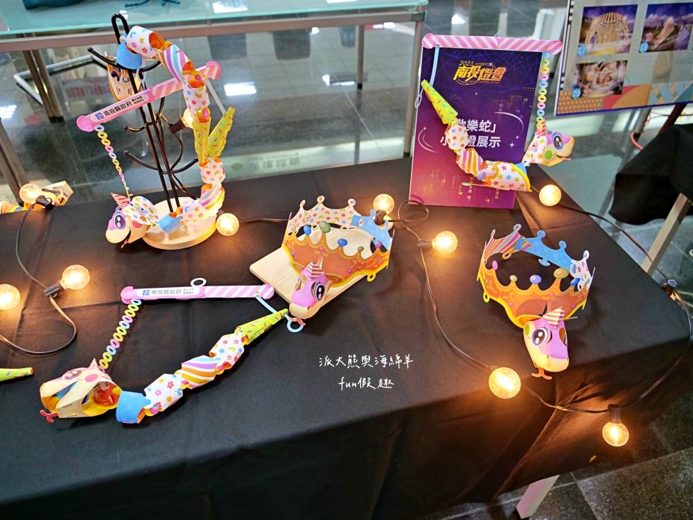 2025南投燈會 拾光豐稔︱貓貓蟲咖波X南投燈會十周年！炫彩煙火無人機x光之水舞x重磅新春特演୨୧周湯豪‧許富凱‧Ozone↪完整攻略懶人包：展區、十大亮點、節目表&交通方式✦咖波閃耀快閃店燈會限定款商品